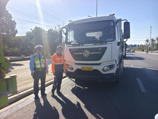 新年新貌：三亚多部门联动为城市洁净“护航”