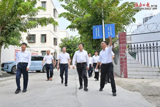 冯飞刘小明在三亚调研老旧小区物业服务管理及居民用水用电抄表到户项目推进工作